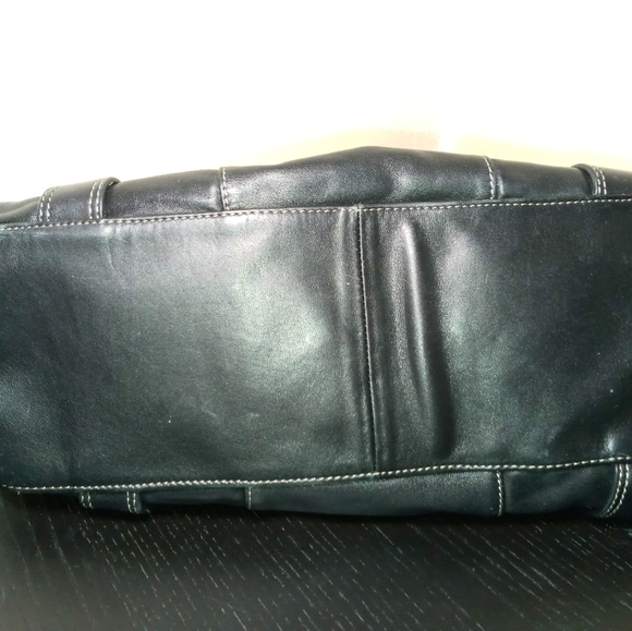 B. Makowsky Small Black Leather purse - Picture 7 of 9